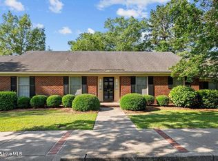 809 Greenbriar Rd, Kinston, NC 28501