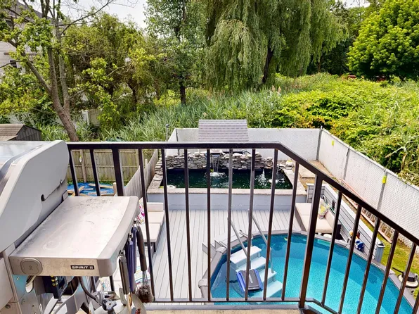 602 Seaview Avenue image 1 of 19