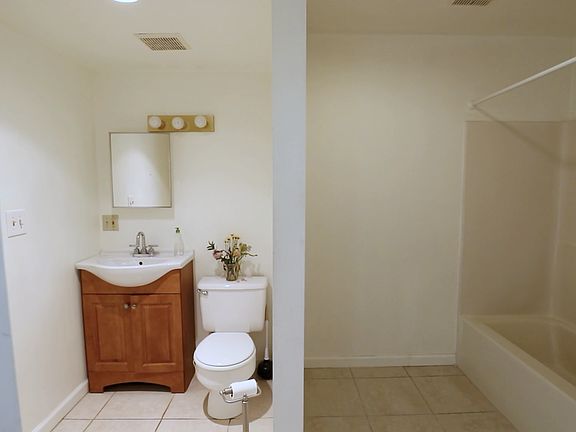 4th image of 3 Old Amherst Rd APT A