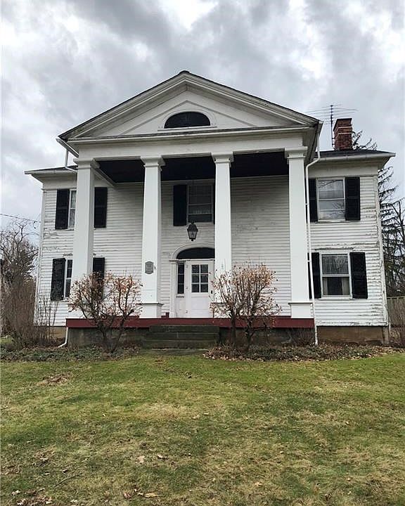 2nd image of 108 S Chillicothe Rd