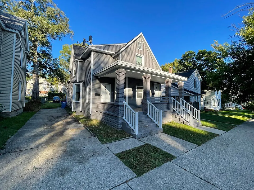611 Prospect Ave NE