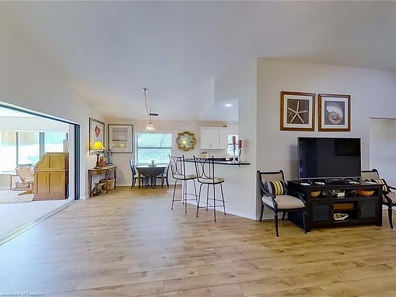 4th image of 14 Crestview Ct S