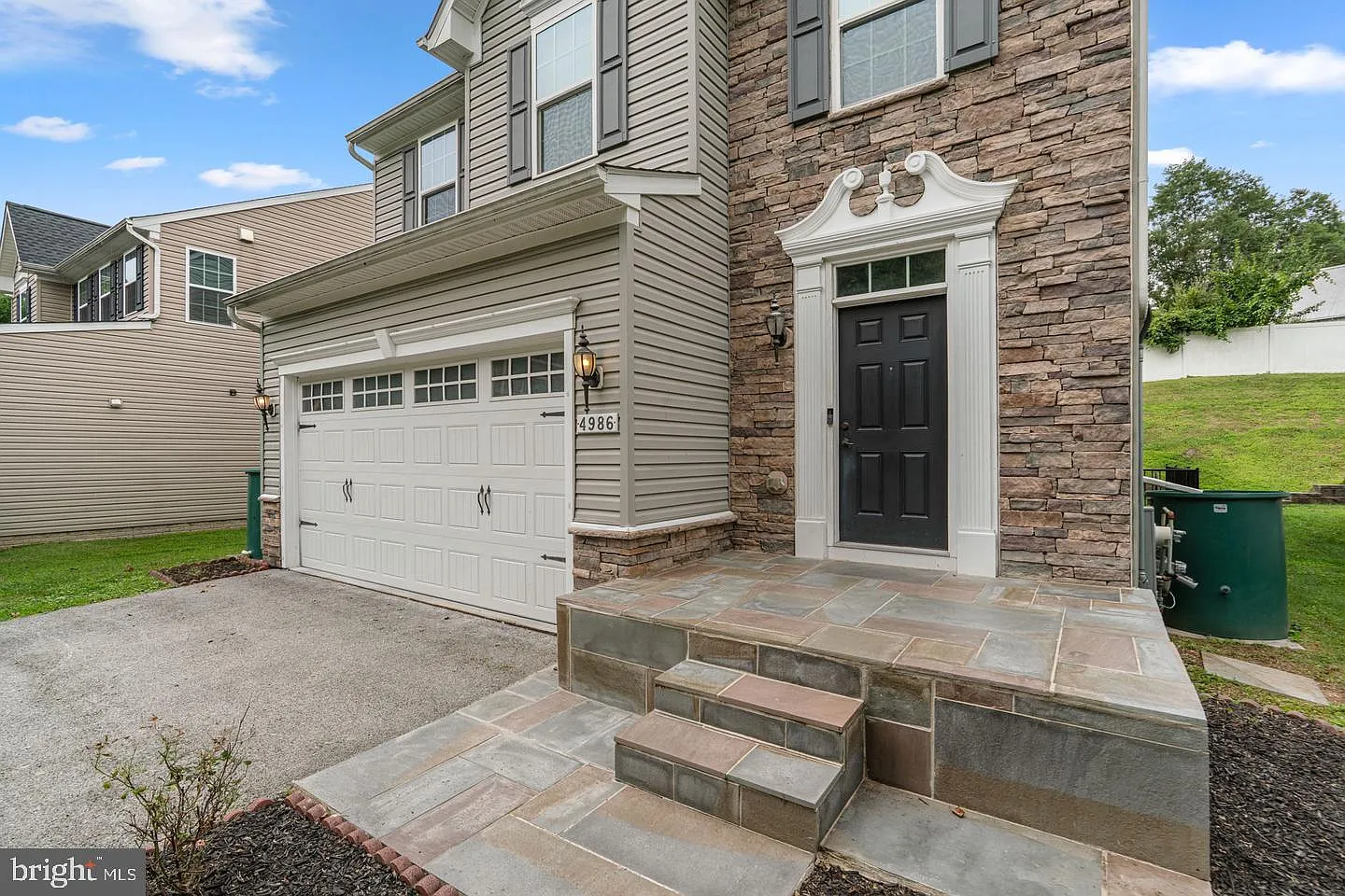 4 bed, 3.5 bath, 2700 sqft, $3,600 — Photo 2