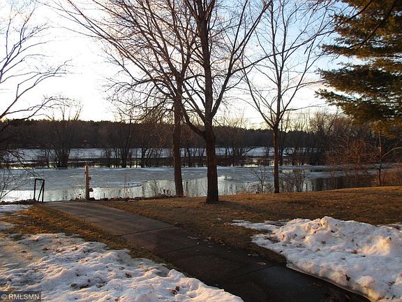 4th image of 17423 Riverwood Dr