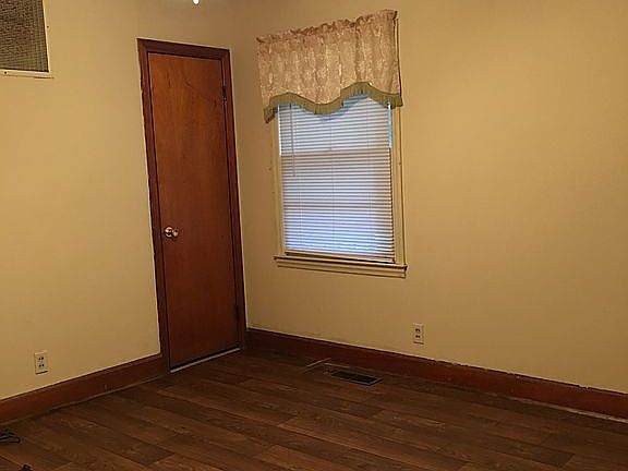 Middle room