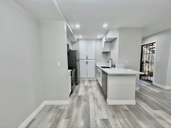 3rd image of 806 Coriander Dr #1