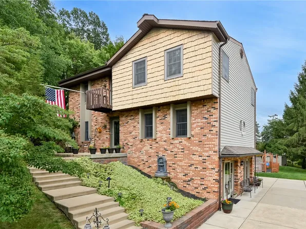 4 Barrington Dr, Pittsburgh, PA 15209