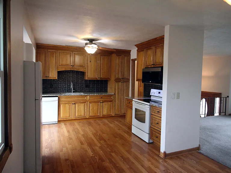 1414 Willow Ave — Photo 5