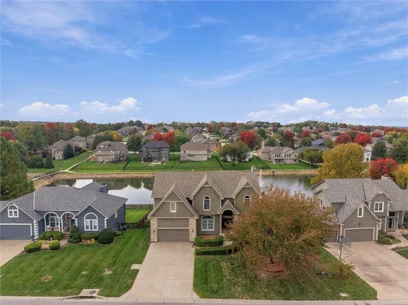 2808 SW Arthur Dr, Lees Summit, MO 64082