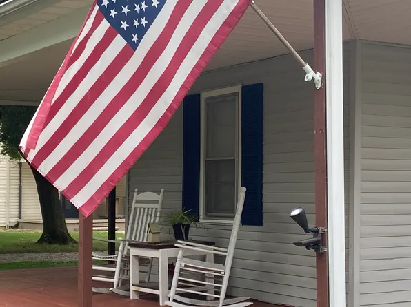 404 E Walnut St, Summitville, IN 46070