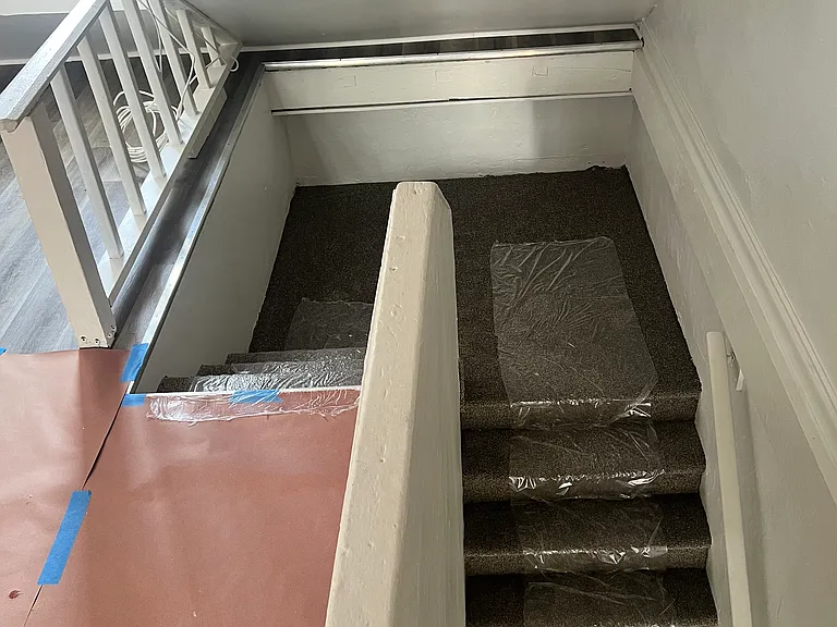 stairs to upper flex space