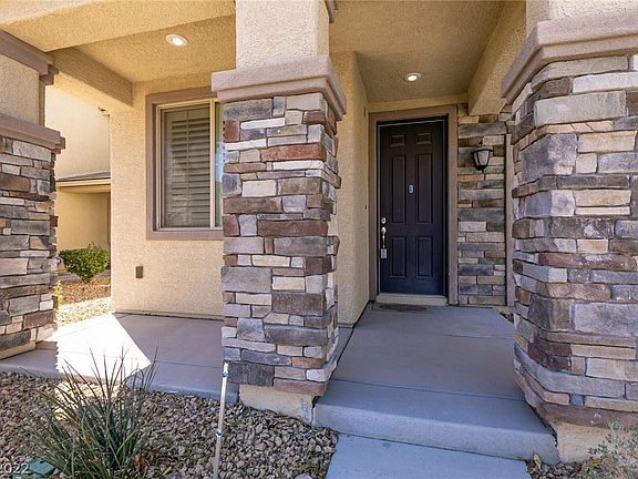 3rd image of 5589 Pinecroft Dr