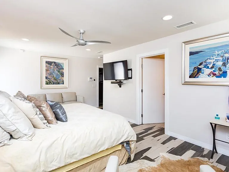 812 Crest Dr — Photo 47