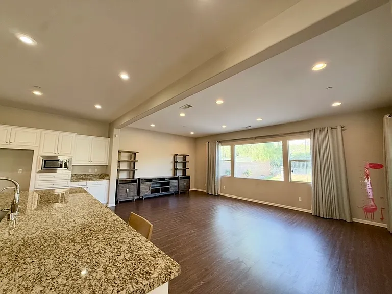 667 E Desert Willow Rd — Photo 13