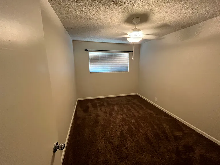 3017 N Vagedes Ave #B — Photo 22