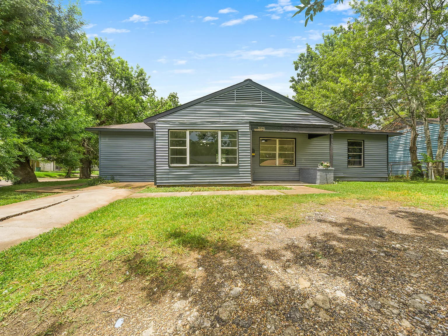 4 bed, 1600 sqft, $1,900 — Photo 1