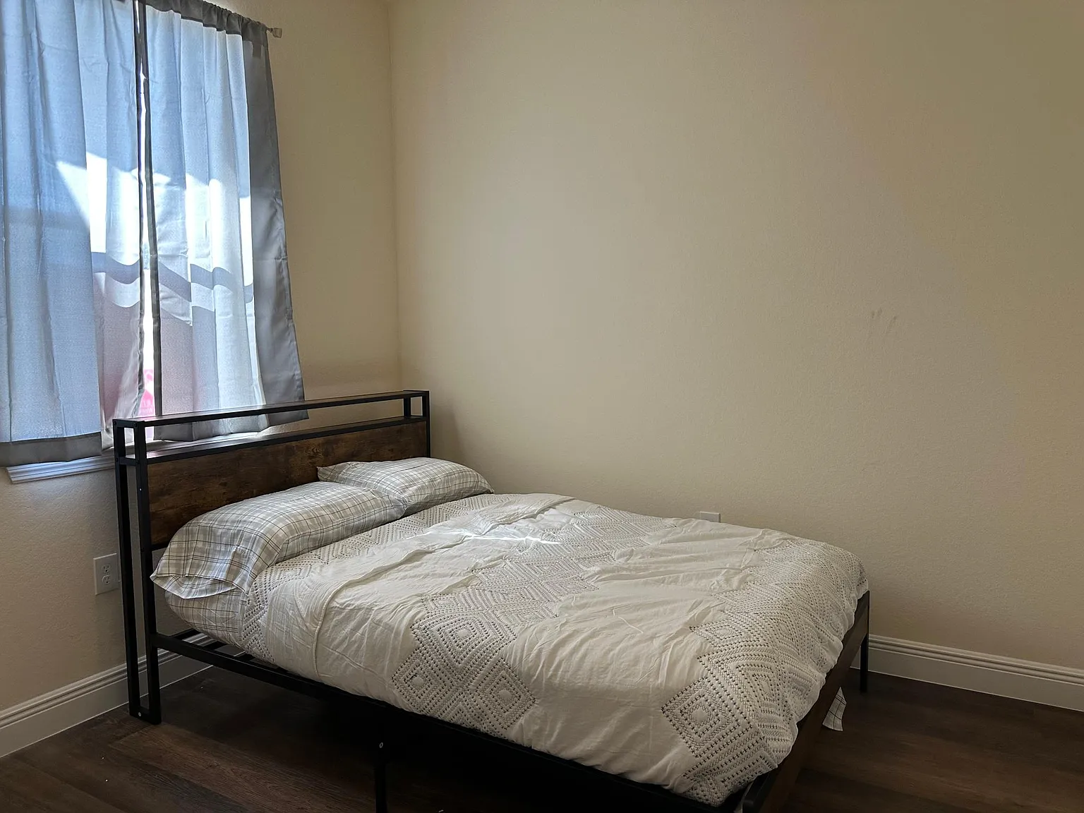 3 bed, 1256 sqft, $1,995 — Photo 4