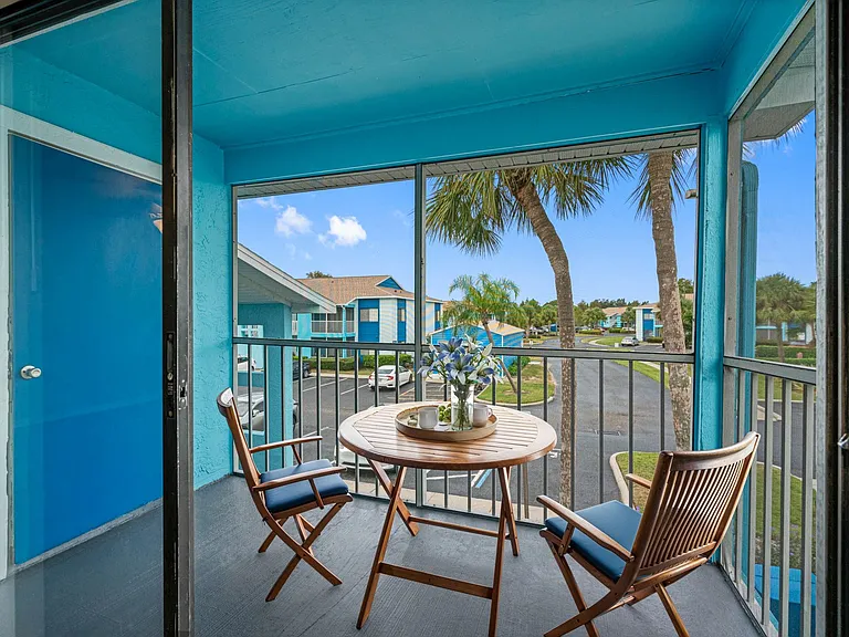 One Bedroom - 1 Bed / 1 Bath - 750 Sq.Ft.