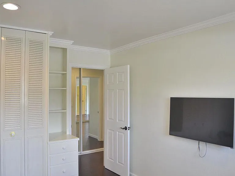 3050 Los Prados St #9 — Photo 9