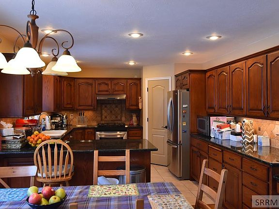 2nd image of 439 Cranbrook Ln