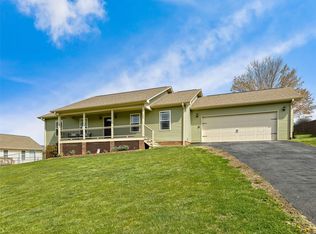 105 Littlefield Dr, Candler, NC 28715