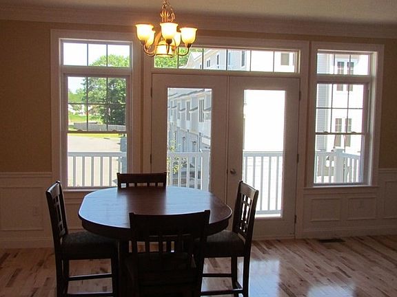 5th image of 35 Callaway Dr Unit 1