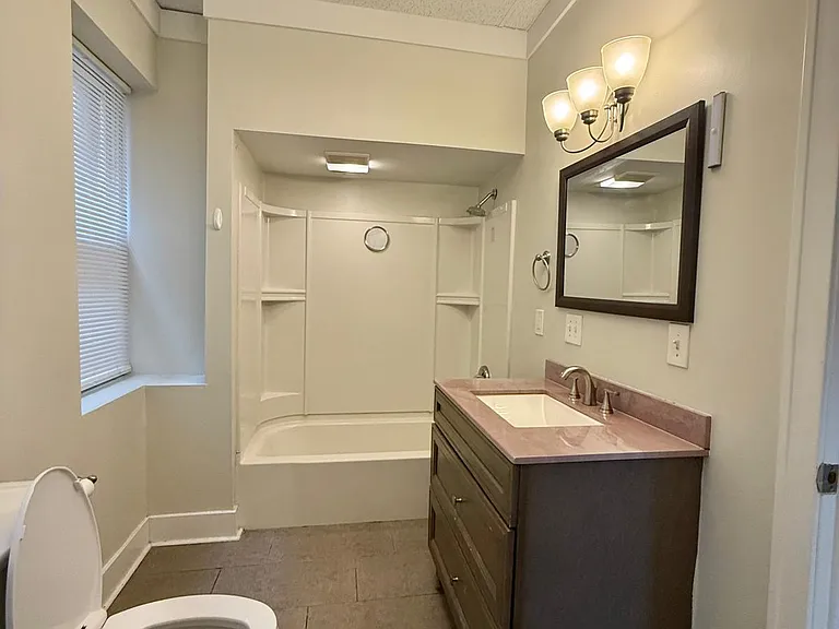 4437 Lorain Ave #DOWN — Photo 11