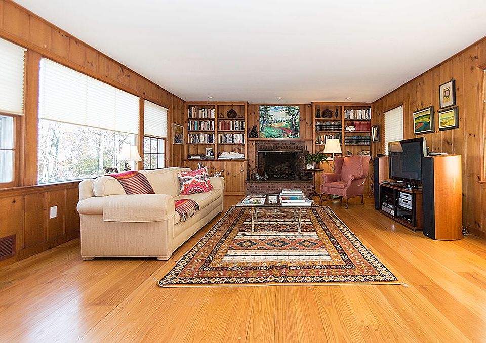 2nd image of 25 Greenbriar Dr