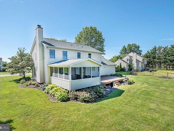 3rd image of 856 Bullen Dr