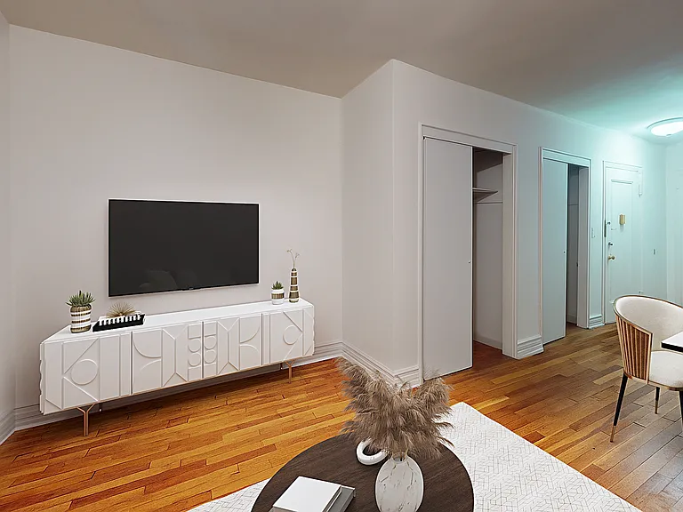 338 E 70th St #3D — Photo 2