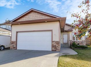 29 N Lakeland Rd, Sylvan Lake, AB T4S 0A3