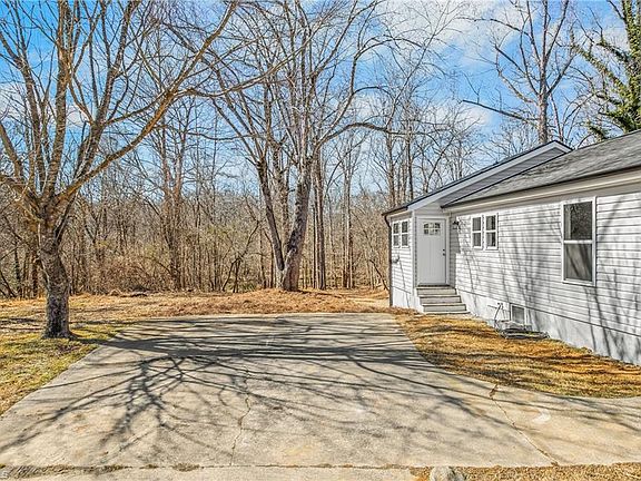 3rd image of 1217 Lakeview Heights Dr
