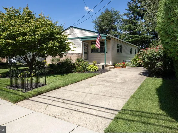 411 Oak St, Audubon, NJ 08106