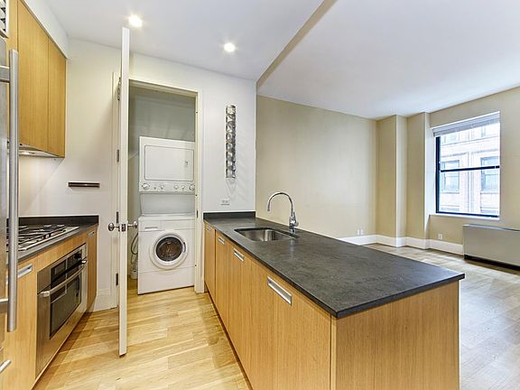 3rd image of 71-73 Nassau St #4B
