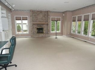 1205 Foxwood Dr, Hermitage, PA 16148