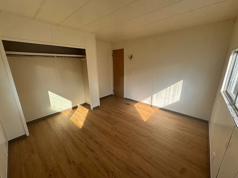 595 SW Birch Pl #C — Photo 5