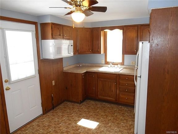 4th image of 137 Garland Ave