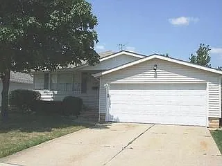15709 Dunbury Dr photo 1