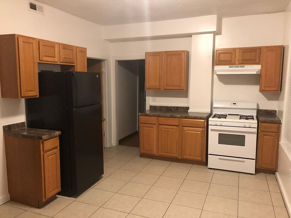 1st image of 150 E 22nd St