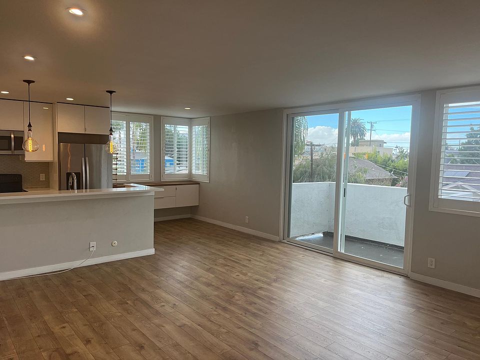 1st image of 1907 Robinson Ave Unit 308