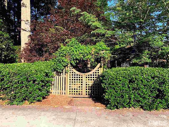 4th image of 102 Park Dr