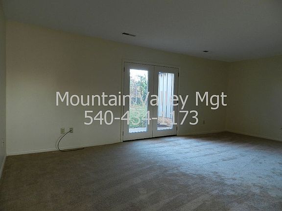 3rd image of 7 Holly Ct APT A