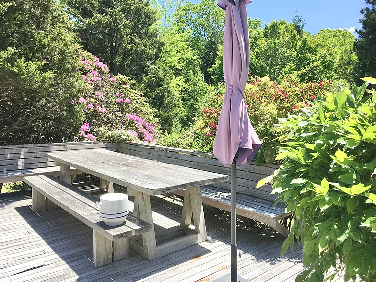 Manor Ln — Photo 18