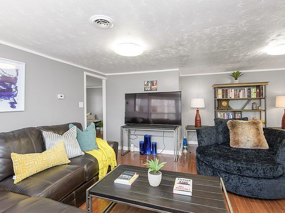 3rd image of 306 Queen Ave