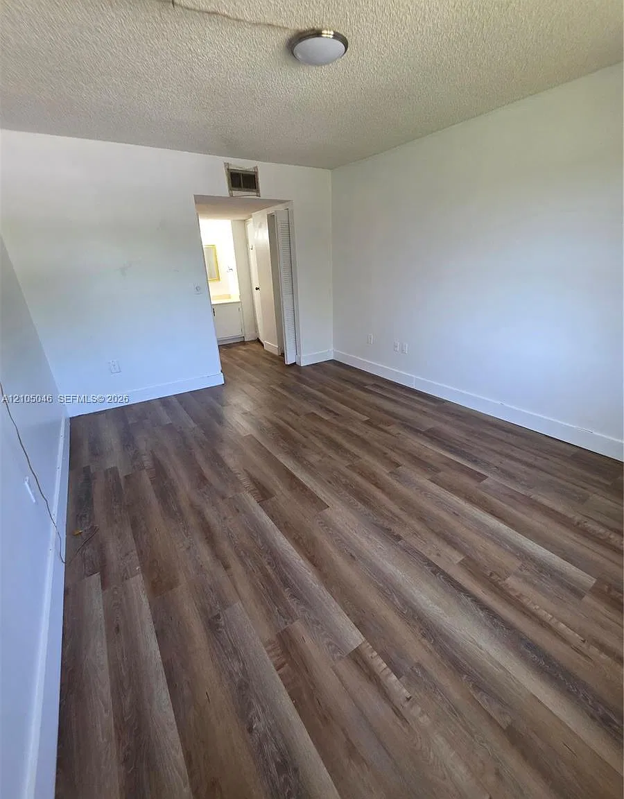 Heritage Circle Condo — Photo 3
