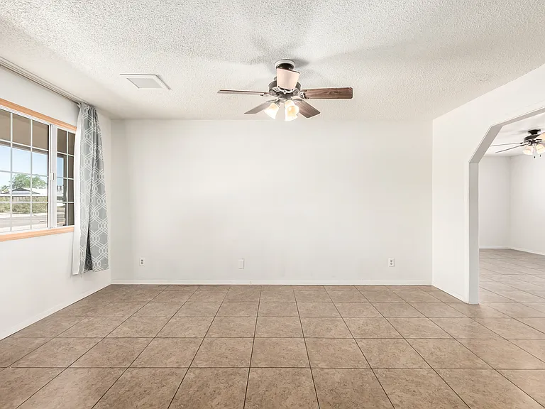 1037 E Campus Dr — Photo 12