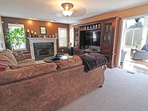 3rd image of 3419 Meadow Top Ln