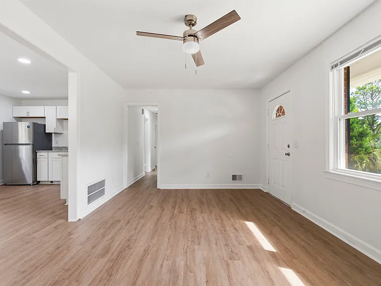 1012 Starmount Dr — Photo 6