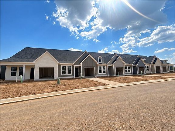 2nd image of 110 Harmony Cir