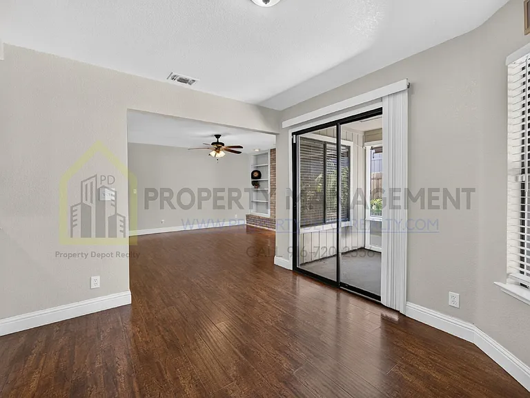 8779 Brittany Park Dr — Photo 21